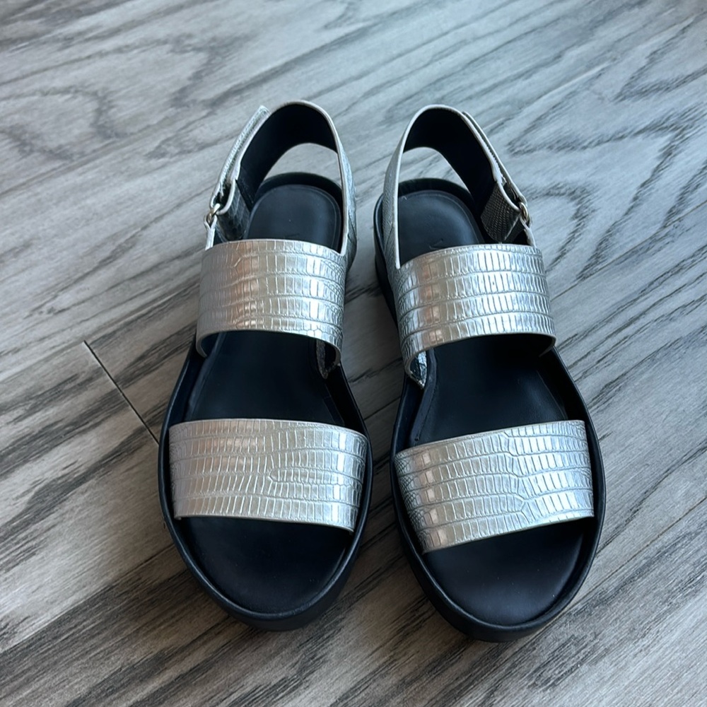 Vince sandals size 37, US7